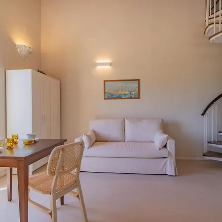 By The Sea - Grilli 3 *