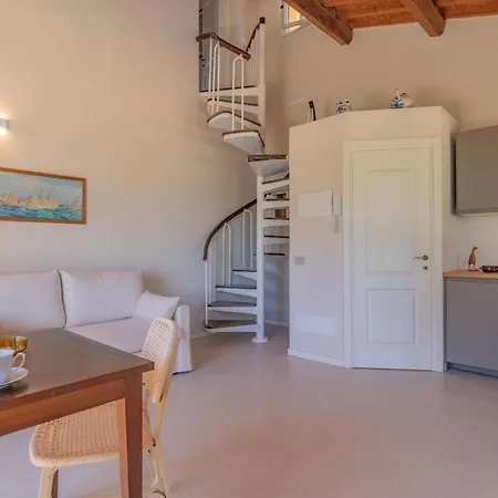 By The Sea - Grilli 3 * Lacona